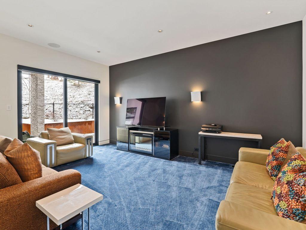 









722


Highpointe

Place,
Kelowna,




BC
V1V 2Y3

