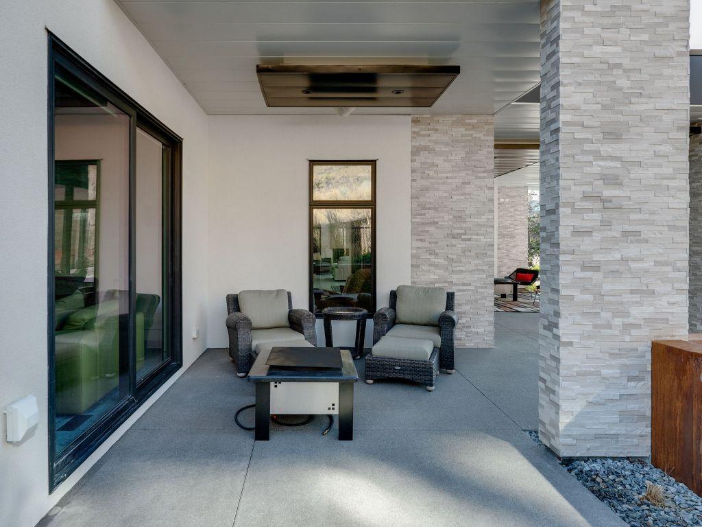 









722


Highpointe

Place,
Kelowna,




BC
V1V 2Y3

