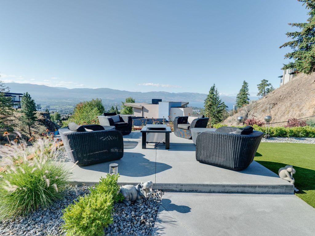 









722


Highpointe

Place,
Kelowna,




BC
V1V 2Y3

