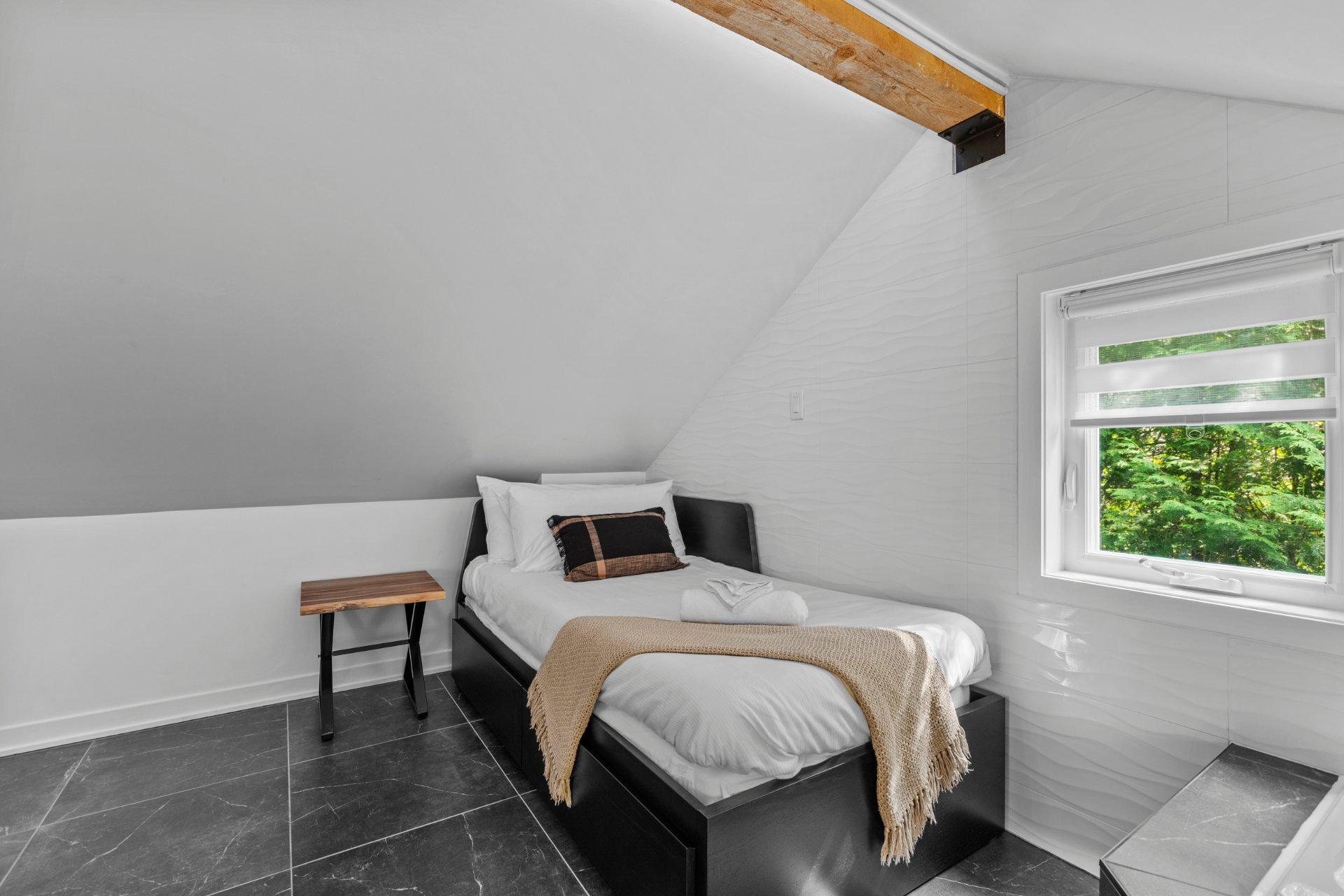 









712


Ch. de Ste-Anne-des-Lacs

,
Sainte-Anne-des-Lacs,




QC
J0R1B0


