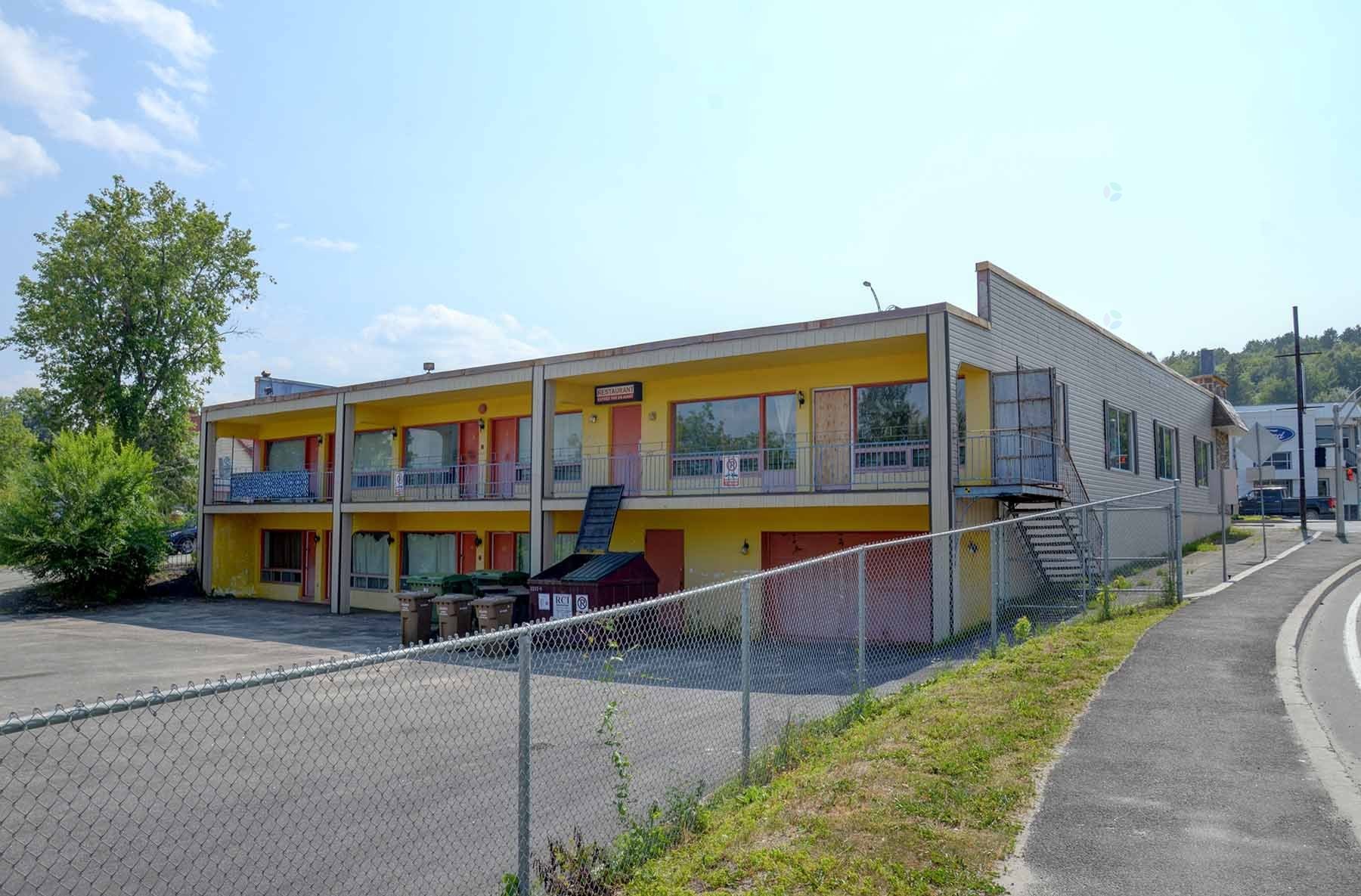 









7330


Boul. du Curé-Labelle

,
Labelle,




QC
J0T1H0

