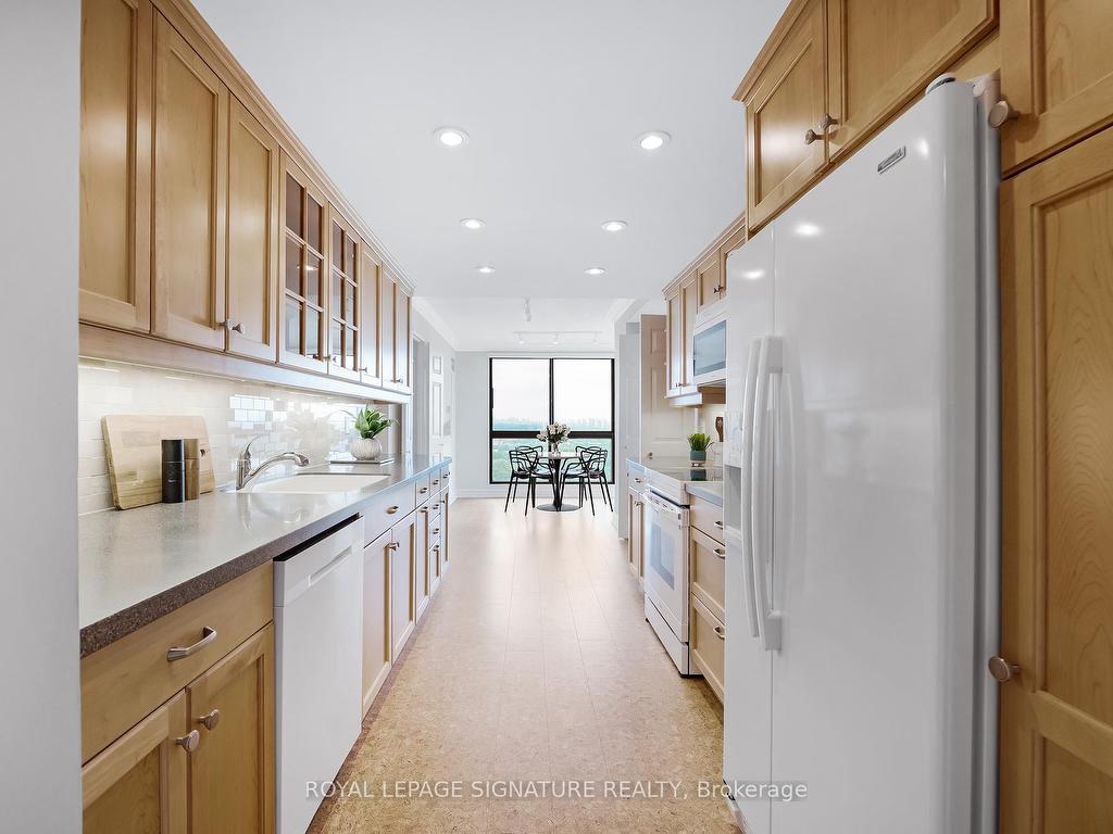 









3


Concorde

Place, 3003,
Toronto,




ON
M3C 3K6

