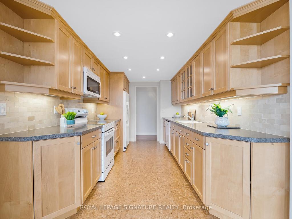 









3


Concorde

Place, 3003,
Toronto,




ON
M3C 3K6

