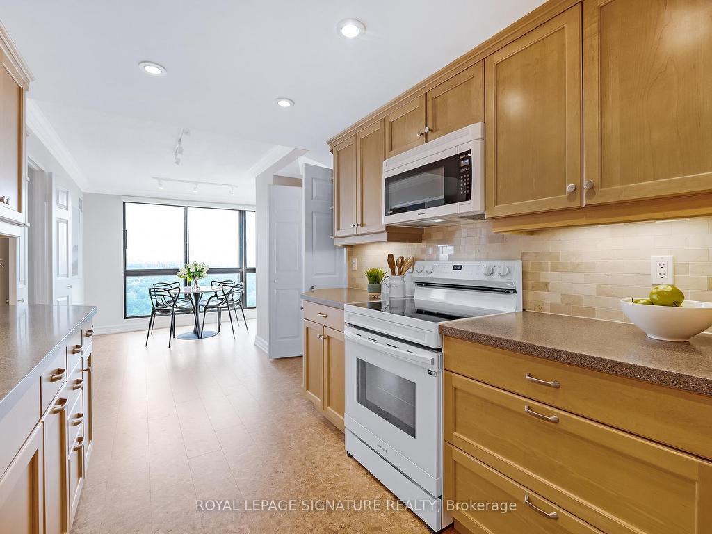 









3


Concorde

Place, 3003,
Toronto,




ON
M3C 3K6

