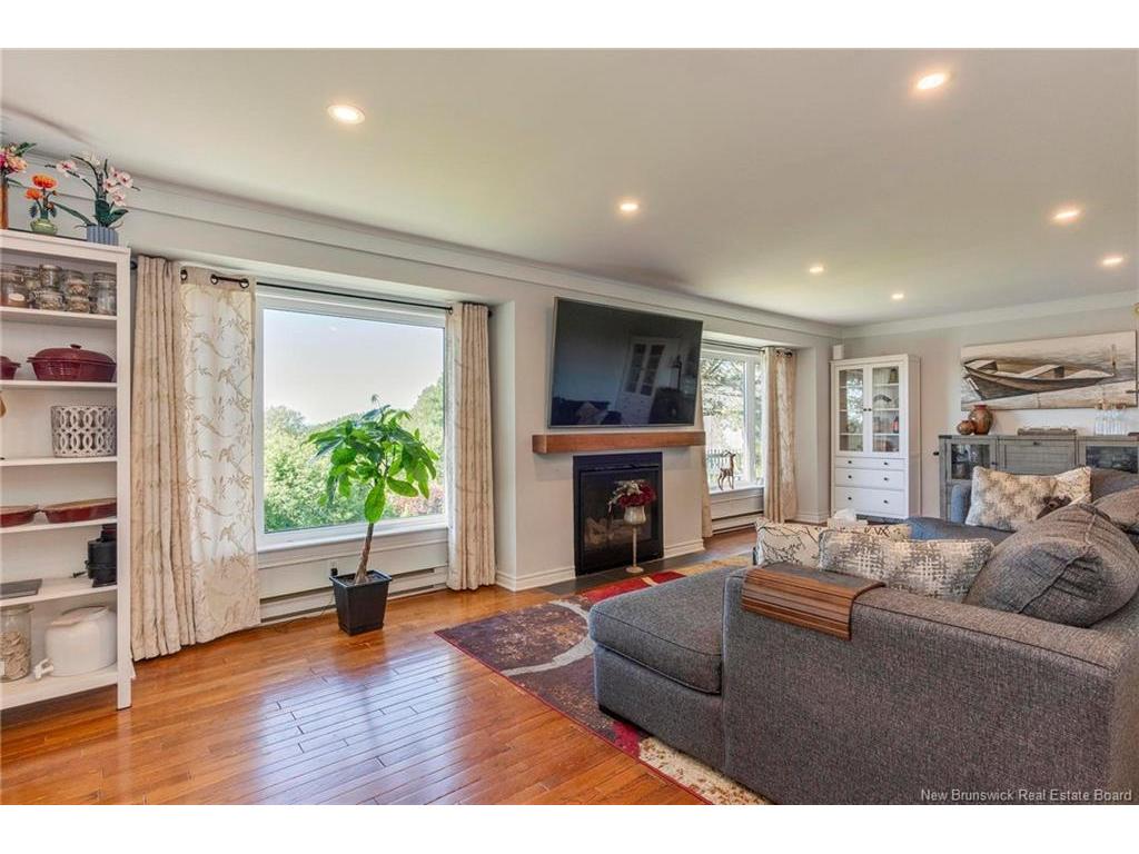 









32


Vale Crest

DR,
Saint John,




NB
E2M 4B7


