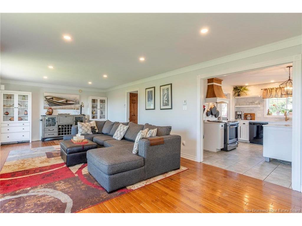 









32


Vale Crest

DR,
Saint John,




NB
E2M 4B7

