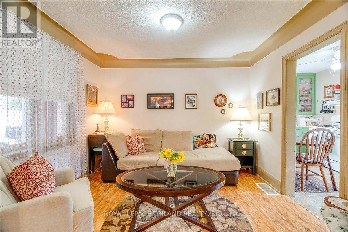 












21 ELGIN STREET

,
Southwest Middlesex (Appin),




Ontario
N0L1A0

