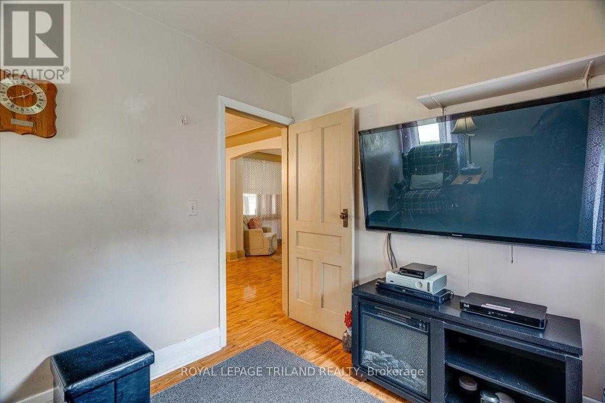 












21 ELGIN STREET

,
Southwest Middlesex (Appin),




Ontario
N0L1A0

