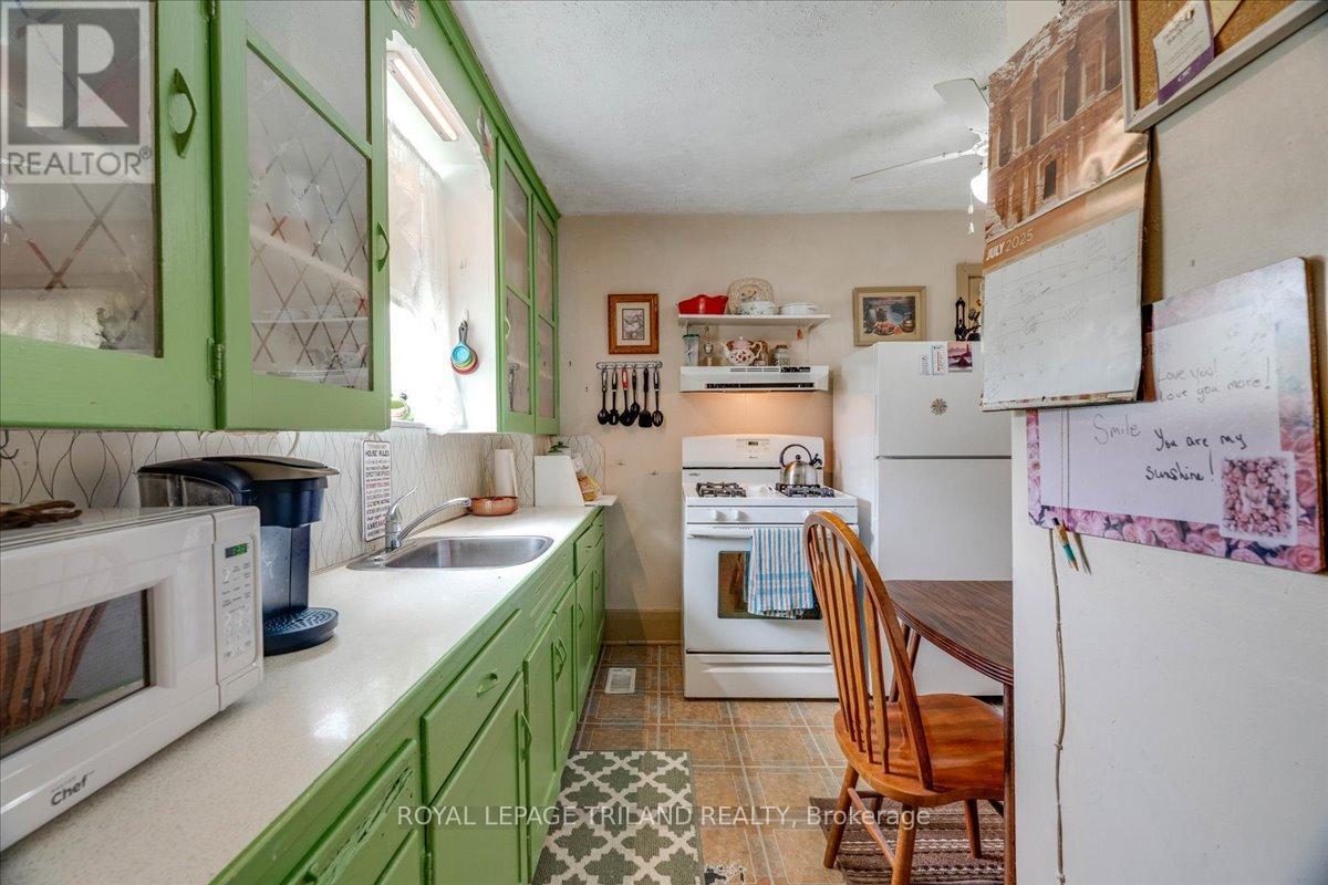 












21 ELGIN STREET

,
Southwest Middlesex (Appin),




Ontario
N0L1A0

