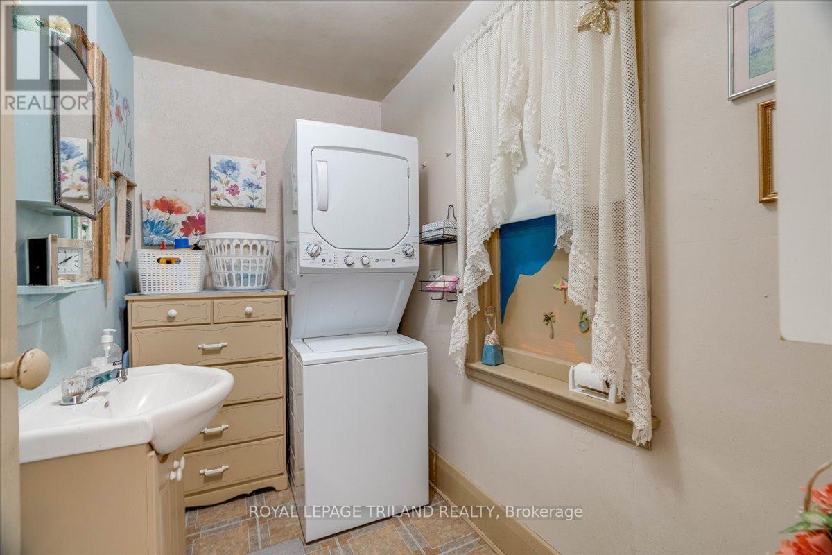 












21 ELGIN STREET

,
Southwest Middlesex (Appin),




Ontario
N0L1A0

