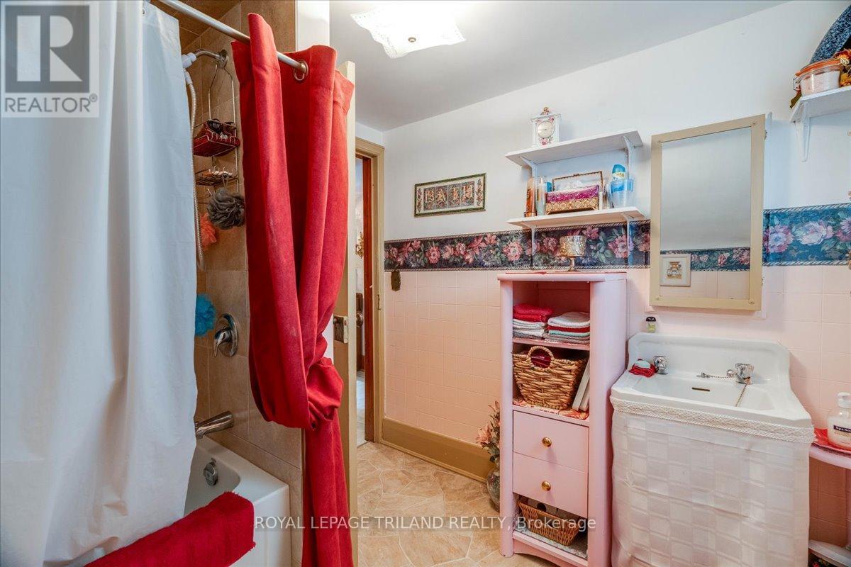












21 ELGIN STREET

,
Southwest Middlesex (Appin),




Ontario
N0L1A0

