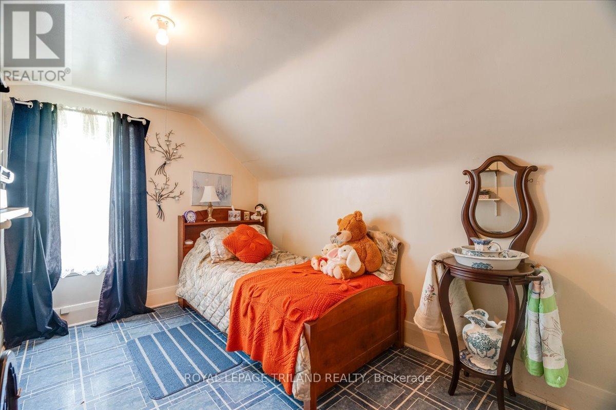 












21 ELGIN STREET

,
Southwest Middlesex (Appin),




Ontario
N0L1A0

