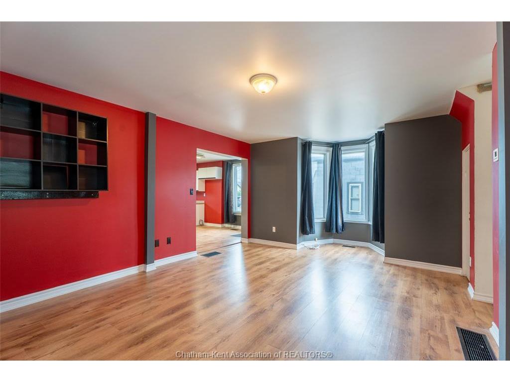 









253


St Clair

Street,
Chatham,




ON
N7L 3J8

