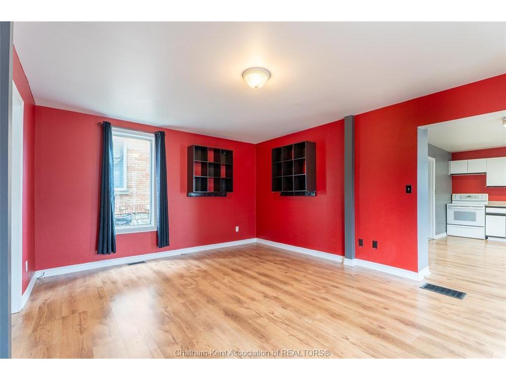 









253


St Clair

Street,
Chatham,




ON
N7L 3J8

