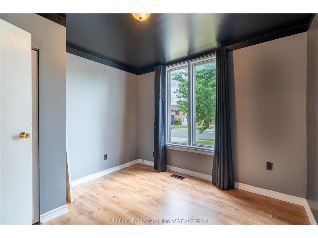 









253


St Clair

Street,
Chatham,




ON
N7L 3J8

