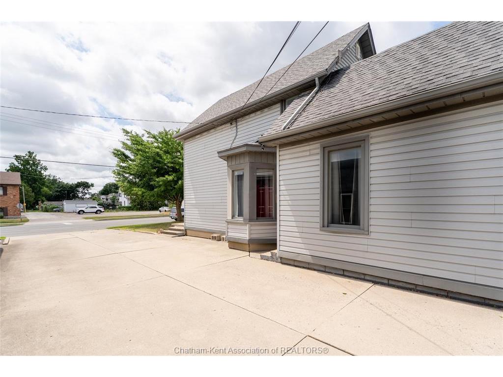 









253


St Clair

Street,
Chatham,




ON
N7L 3J8

