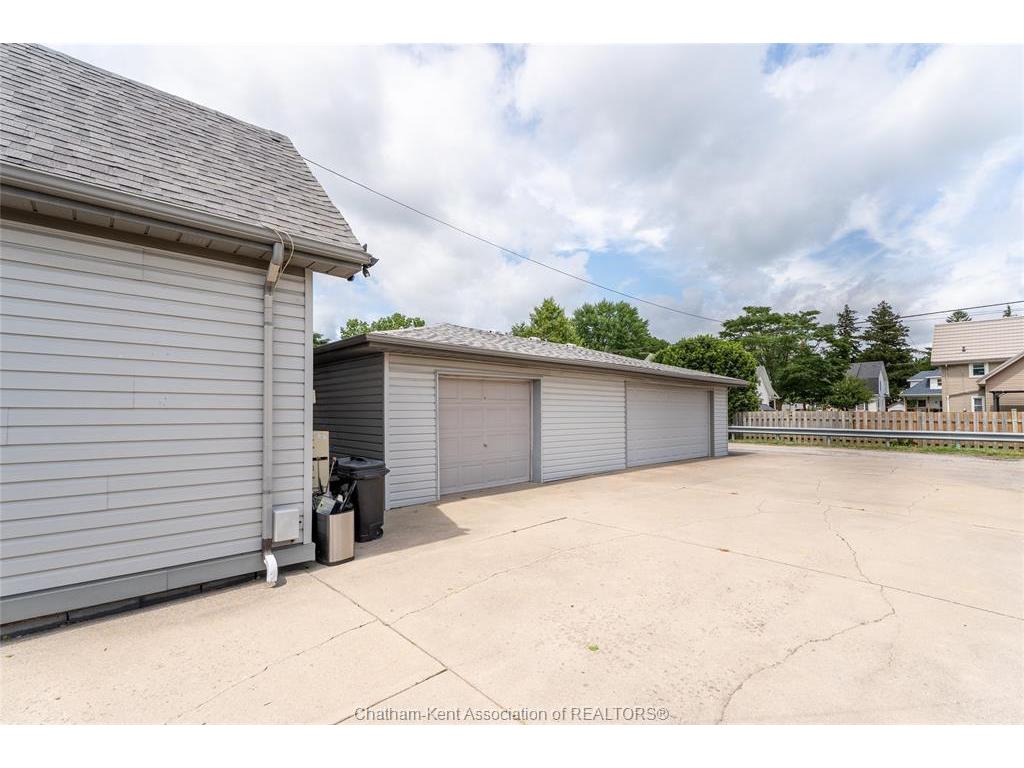









253


St Clair

Street,
Chatham,




ON
N7L 3J8

