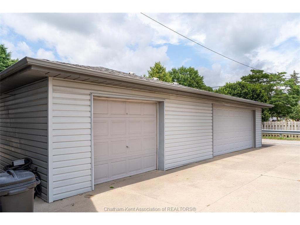 









253


St Clair

Street,
Chatham,




ON
N7L 3J8

