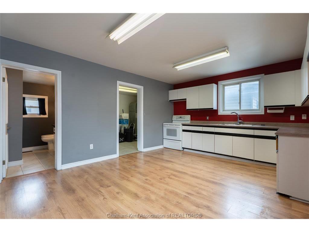 









253


St Clair

Street,
Chatham,




ON
N7L 3J8

