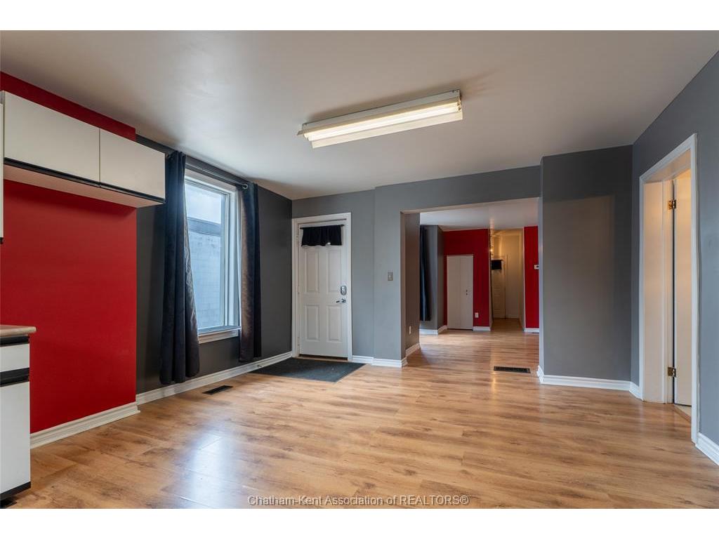 









253


St Clair

Street,
Chatham,




ON
N7L 3J8

