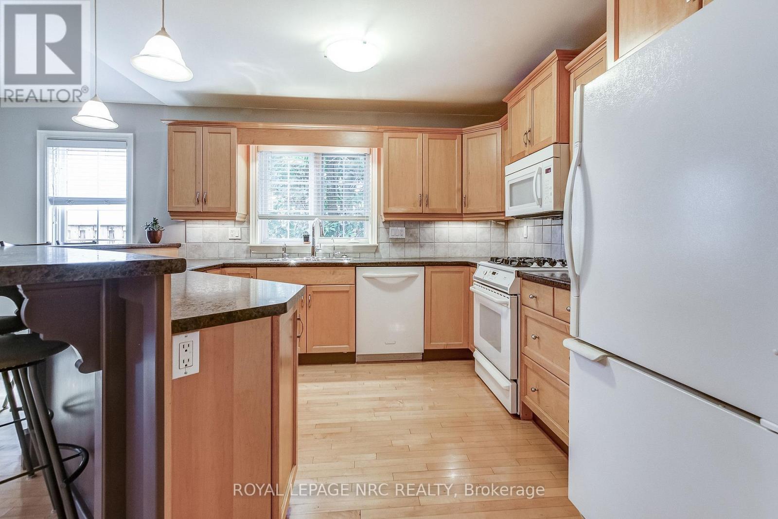 












37 FRONTIER DRIVE

,
Niagara-on-the-Lake (Virgil),




Ontario
L0S1J0


