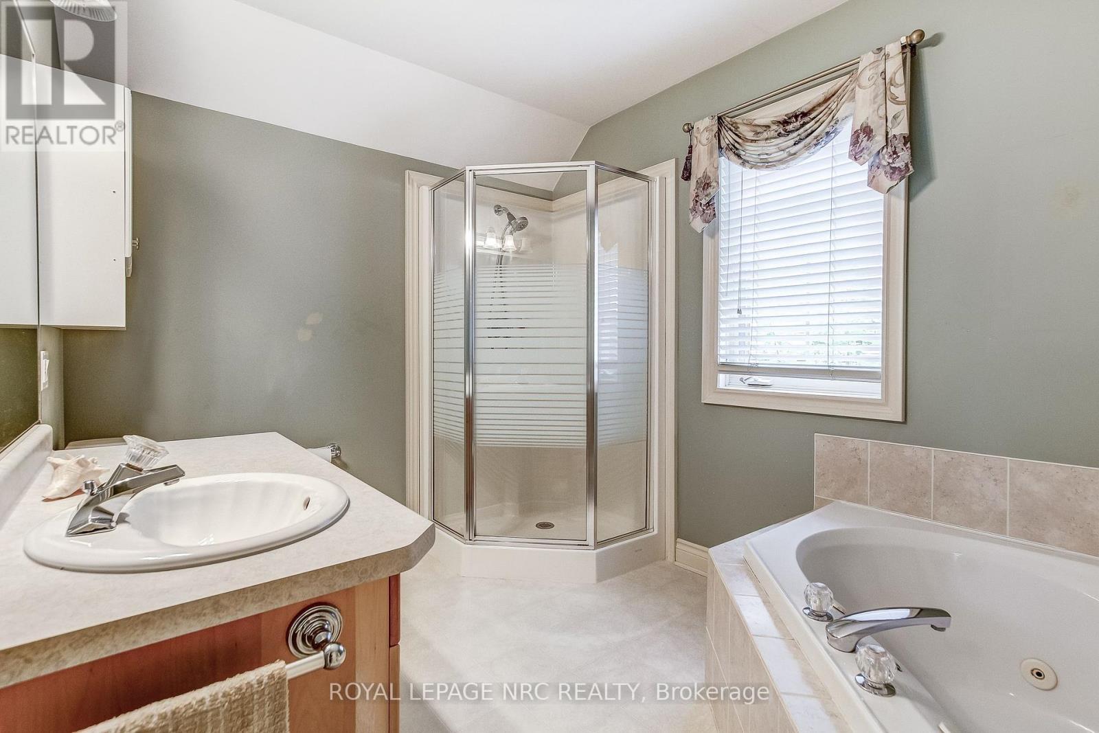 












37 FRONTIER DRIVE

,
Niagara-on-the-Lake (Virgil),




Ontario
L0S1J0

