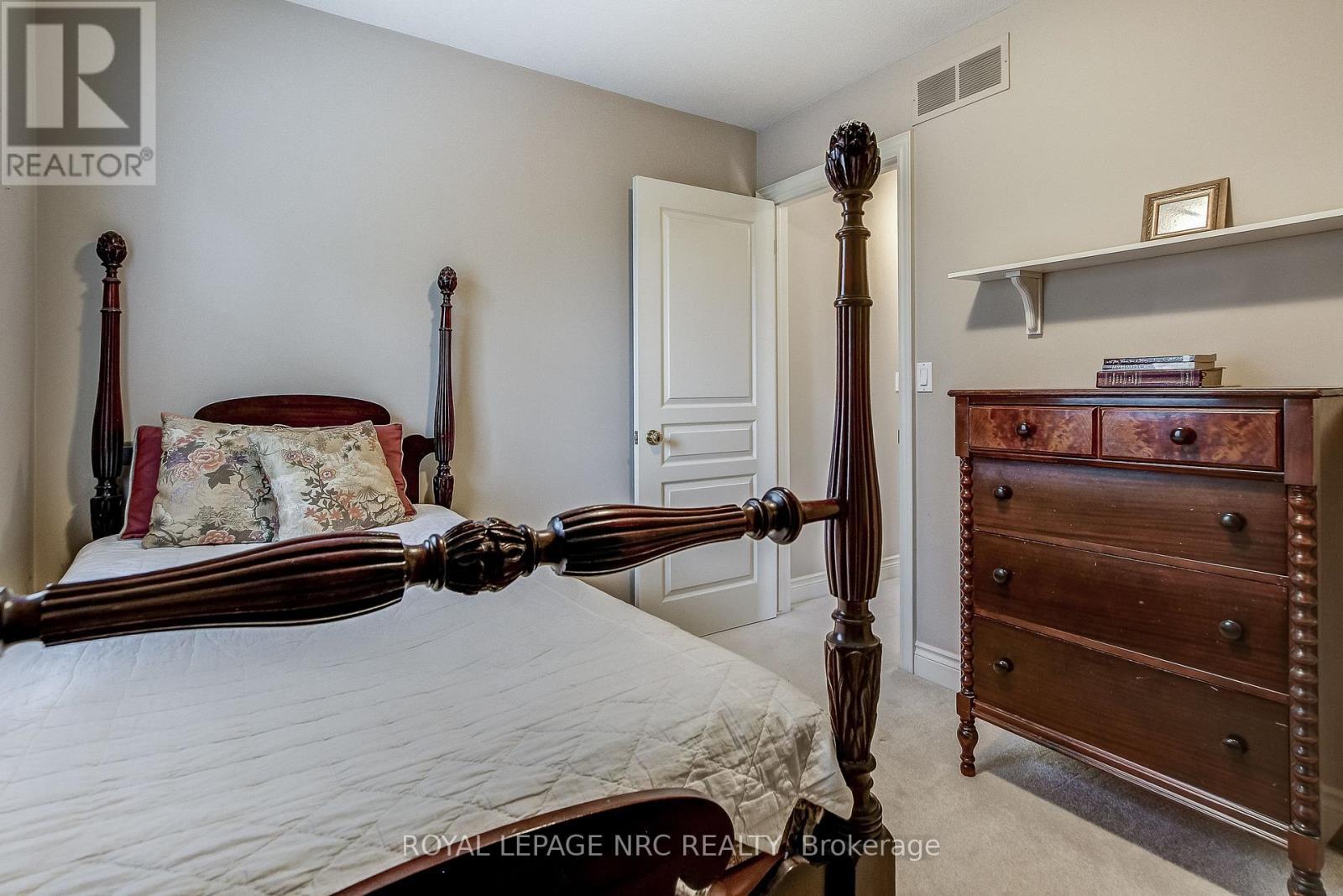 












37 FRONTIER DRIVE

,
Niagara-on-the-Lake (Virgil),




Ontario
L0S1J0


