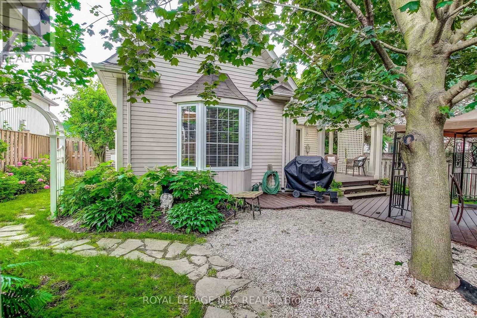 












37 FRONTIER DRIVE

,
Niagara-on-the-Lake (Virgil),




Ontario
L0S1J0

