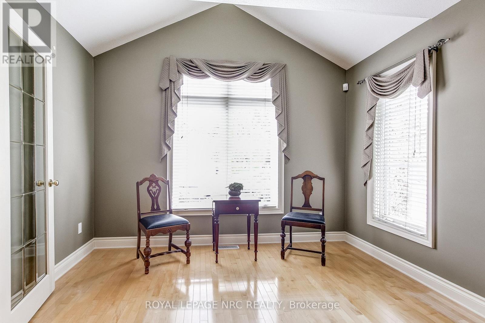 












37 FRONTIER DRIVE

,
Niagara-on-the-Lake (Virgil),




Ontario
L0S1J0

