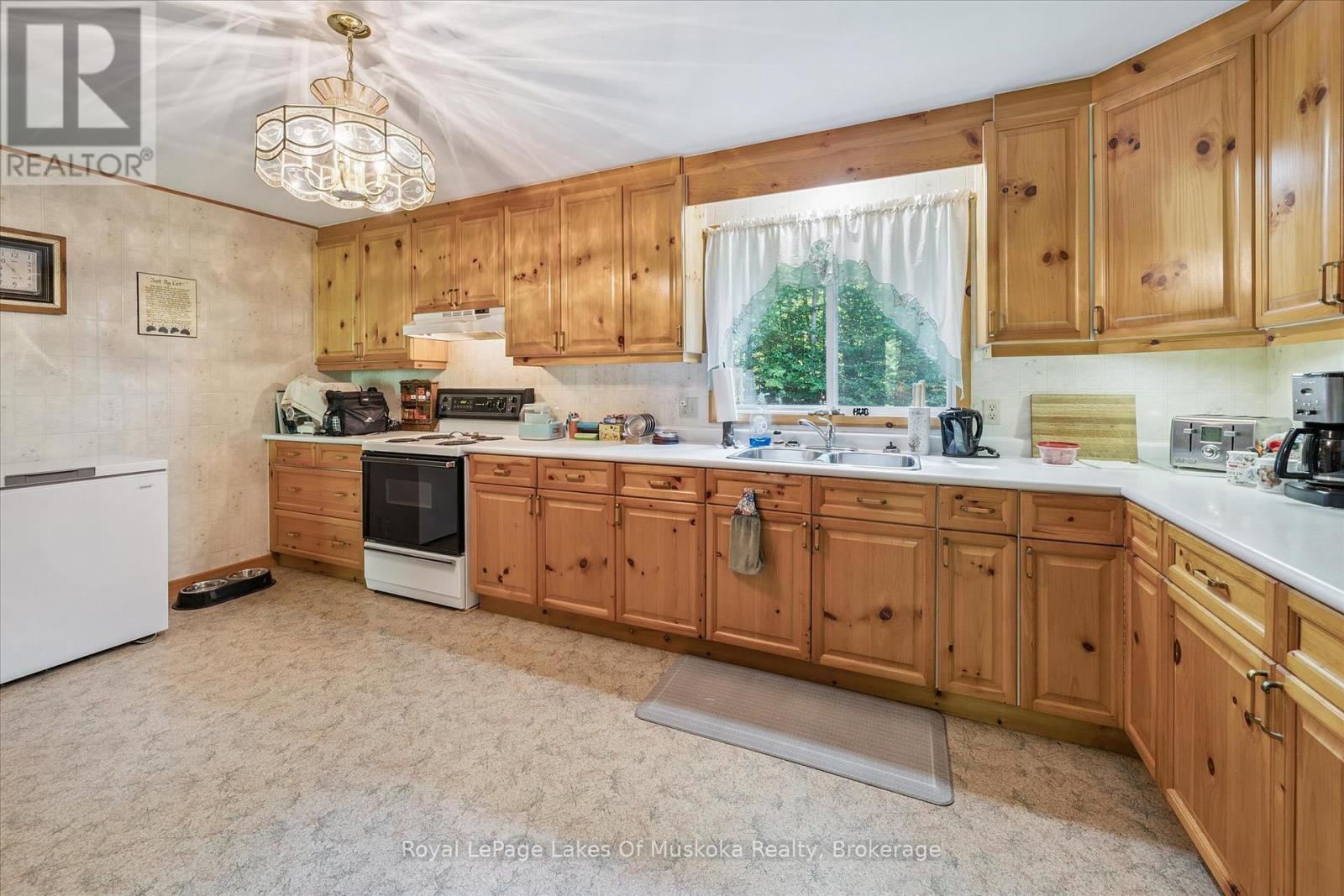 












4159 MUSKOKA 117 ROAD

,
Lake of Bays (Franklin),




Ontario
P0B1A0

