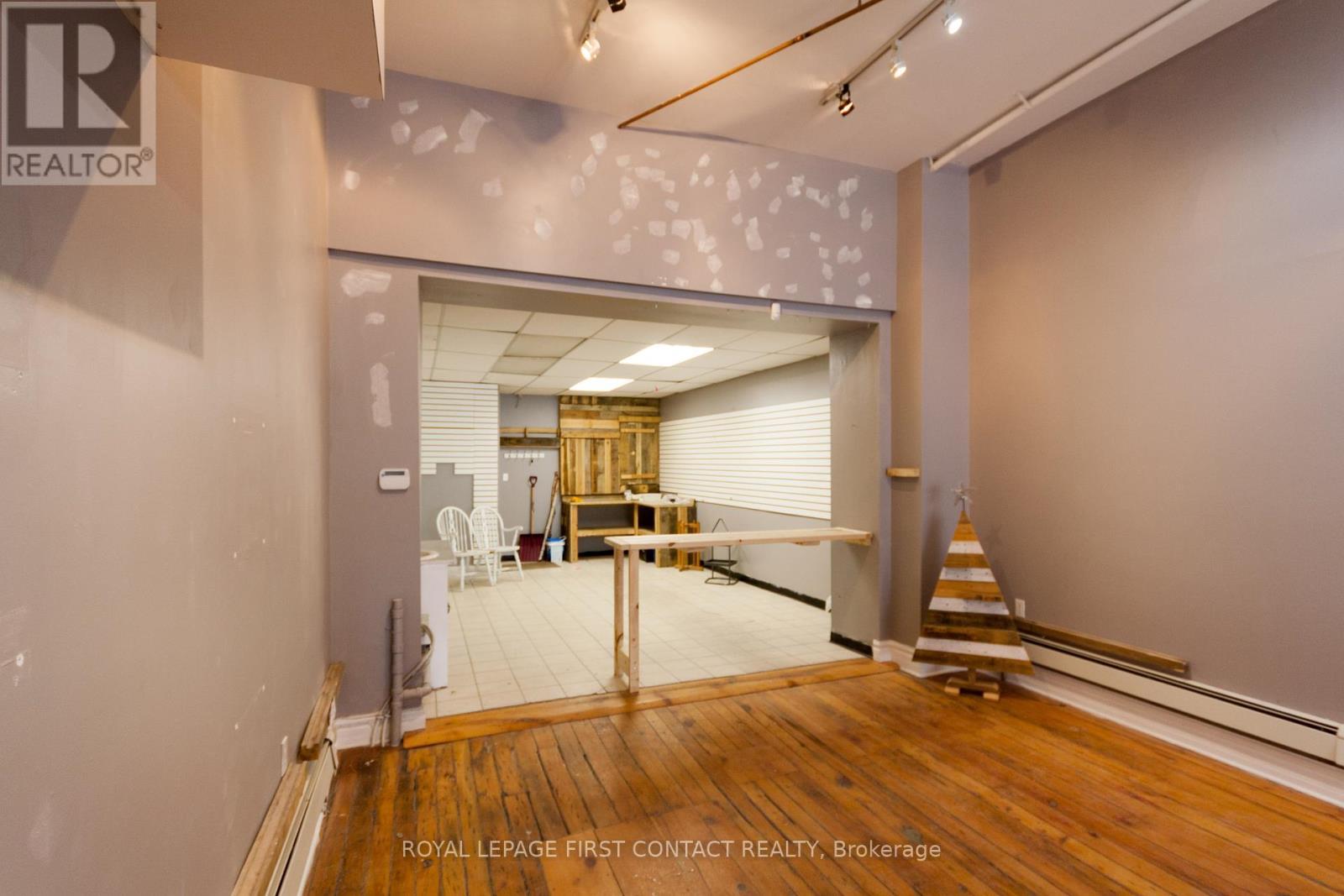 












17 PETER STREET S

,
Orillia,




Ontario
L3V5A8


