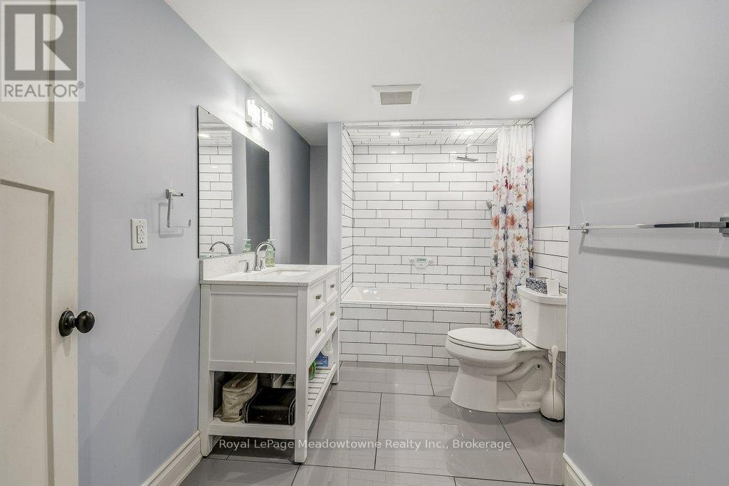 












986 WESTOVER ROAD

,
Hamilton,




Ontario
N0B1L0

