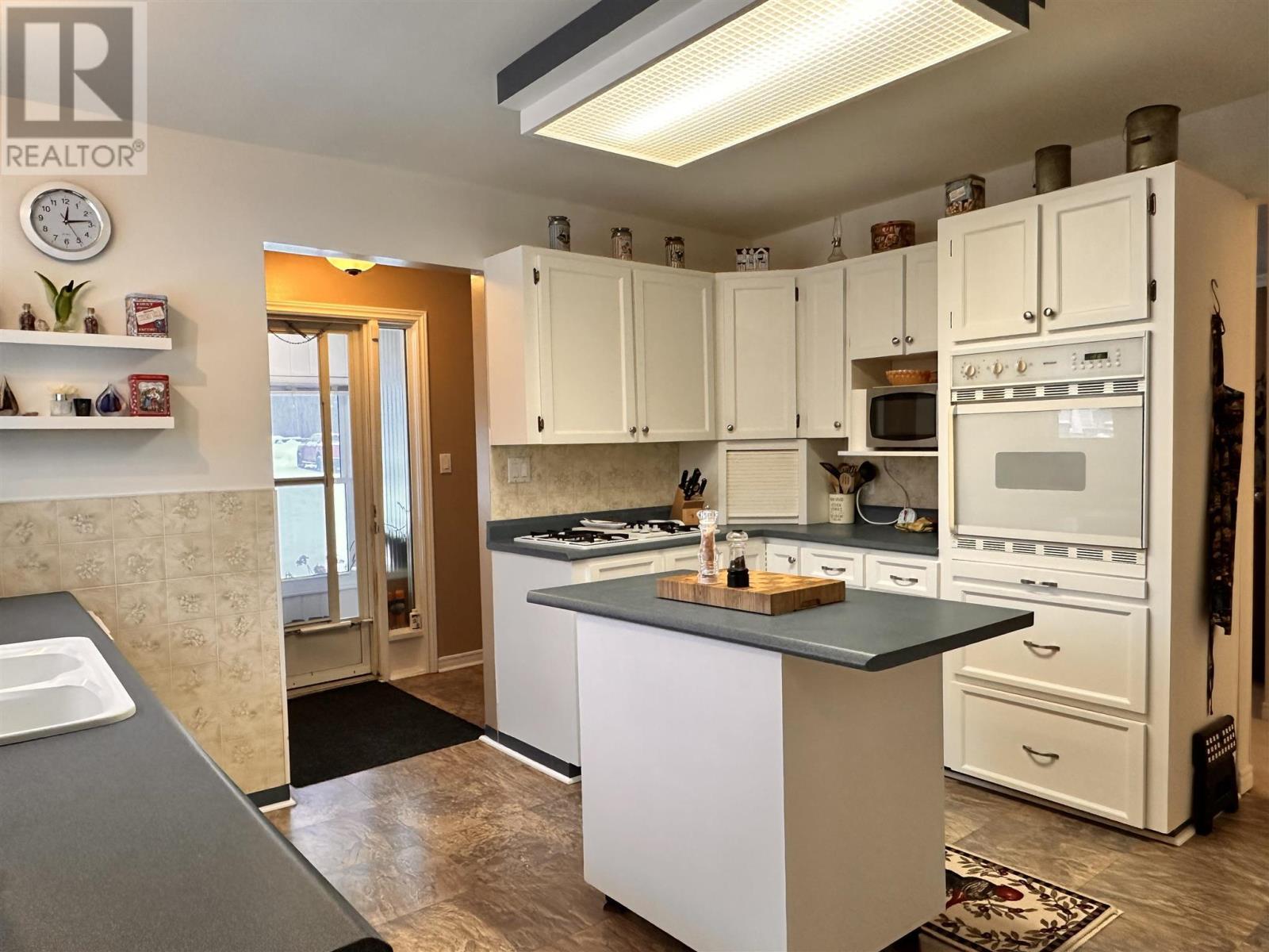 












76 Mississauga AVE

,
Elliot Lake,




Ontario
P5A2K5

