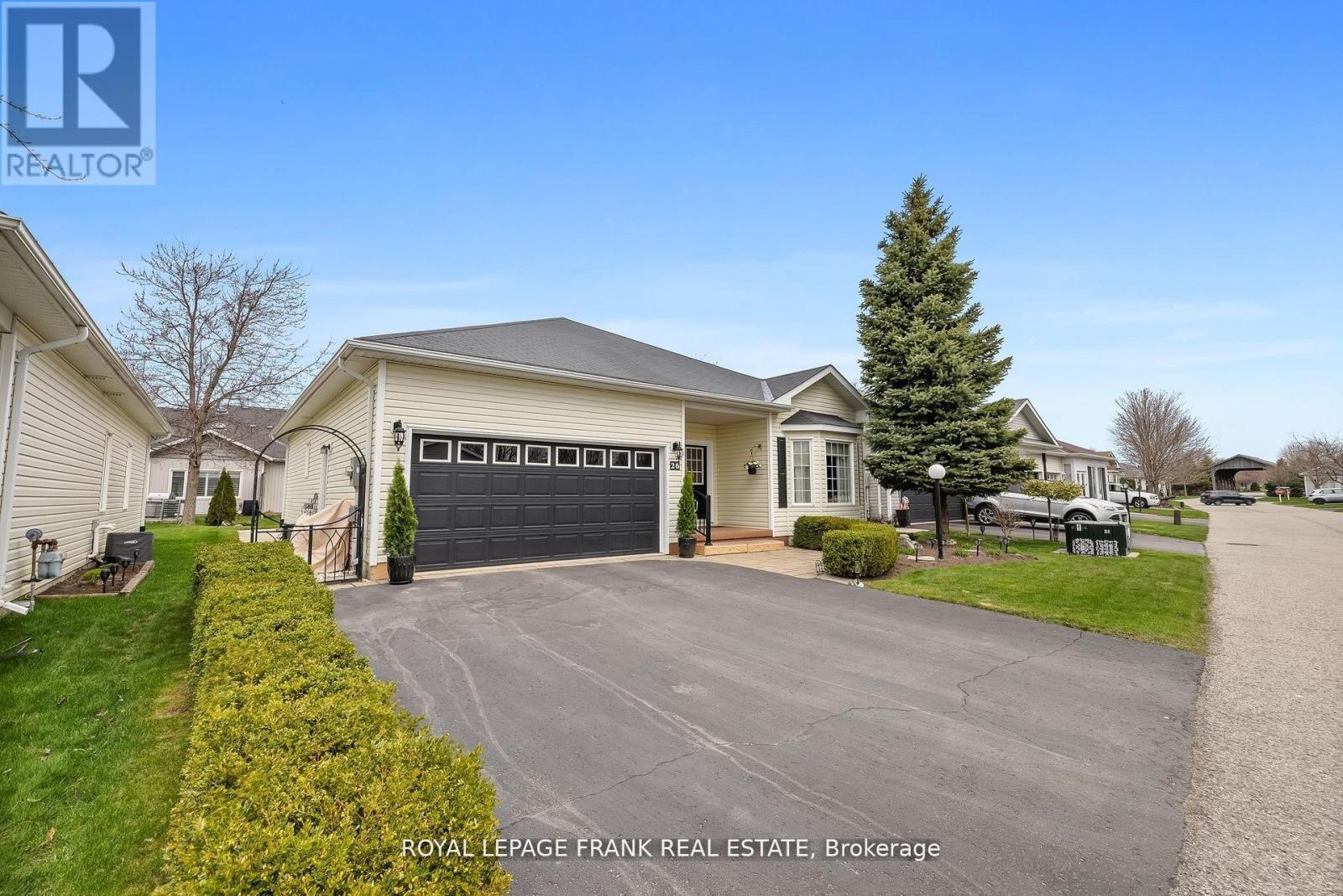 












26 KISSINGBRIDGE LANE

,
Clarington (Newcastle),




Ontario
L1B0B2

