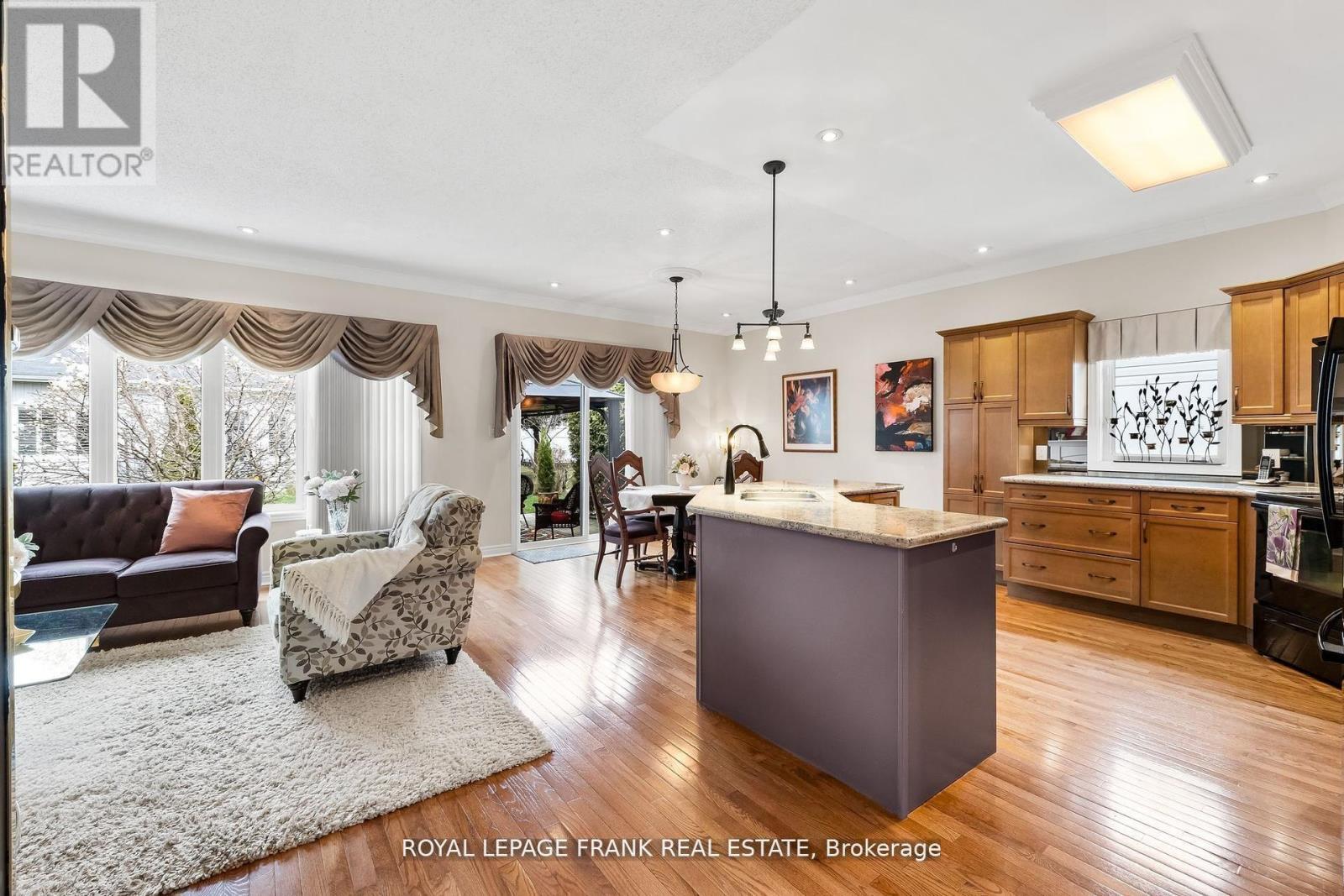 












26 KISSINGBRIDGE LANE

,
Clarington (Newcastle),




Ontario
L1B0B2

