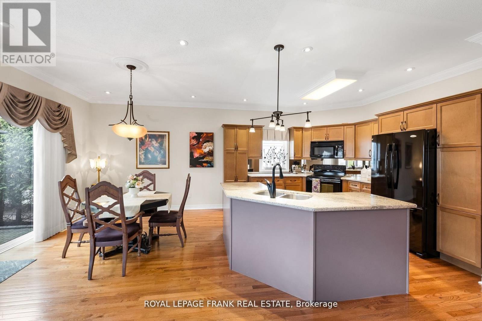 












26 KISSINGBRIDGE LANE

,
Clarington (Newcastle),




Ontario
L1B0B2

