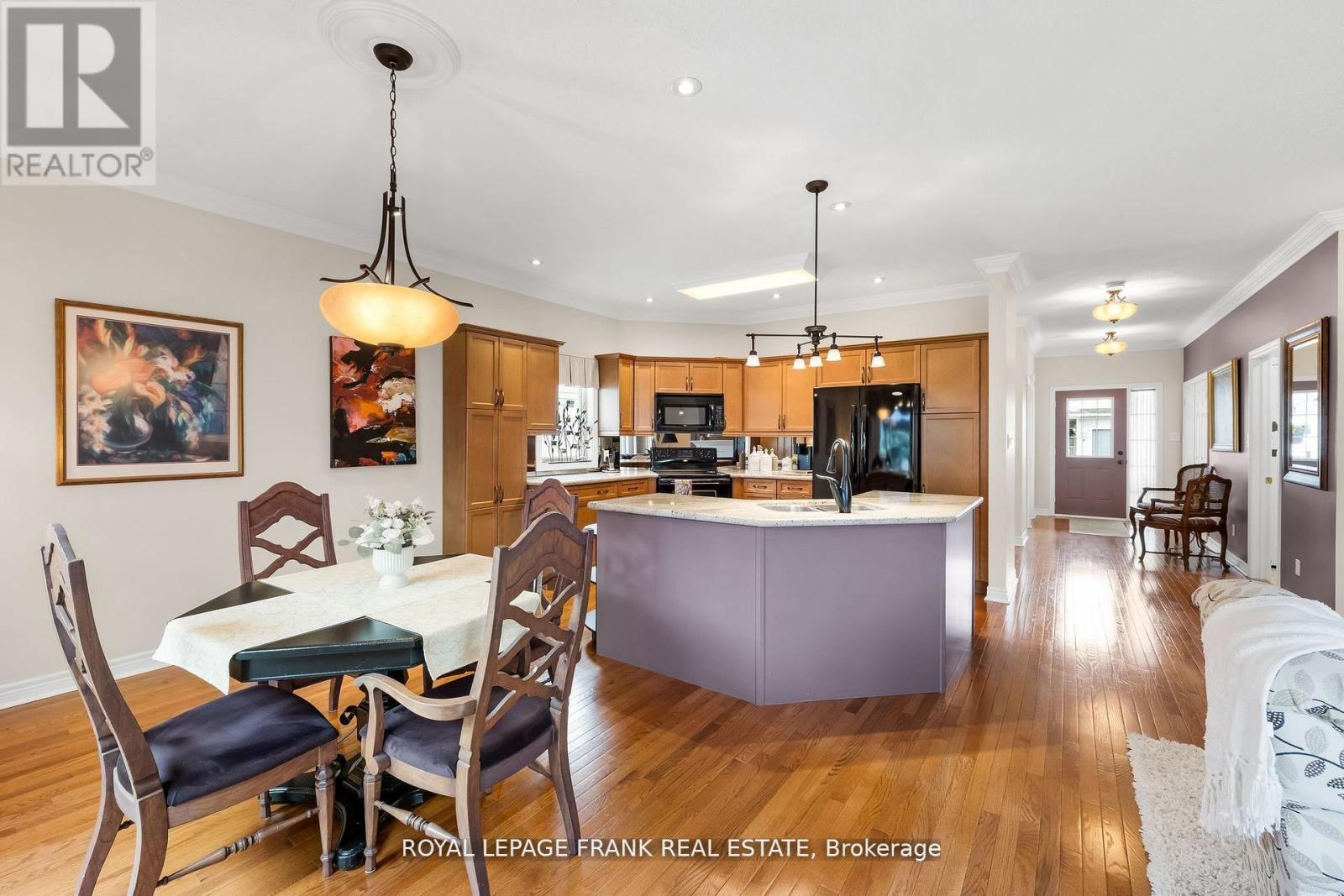 












26 KISSINGBRIDGE LANE

,
Clarington (Newcastle),




Ontario
L1B0B2

