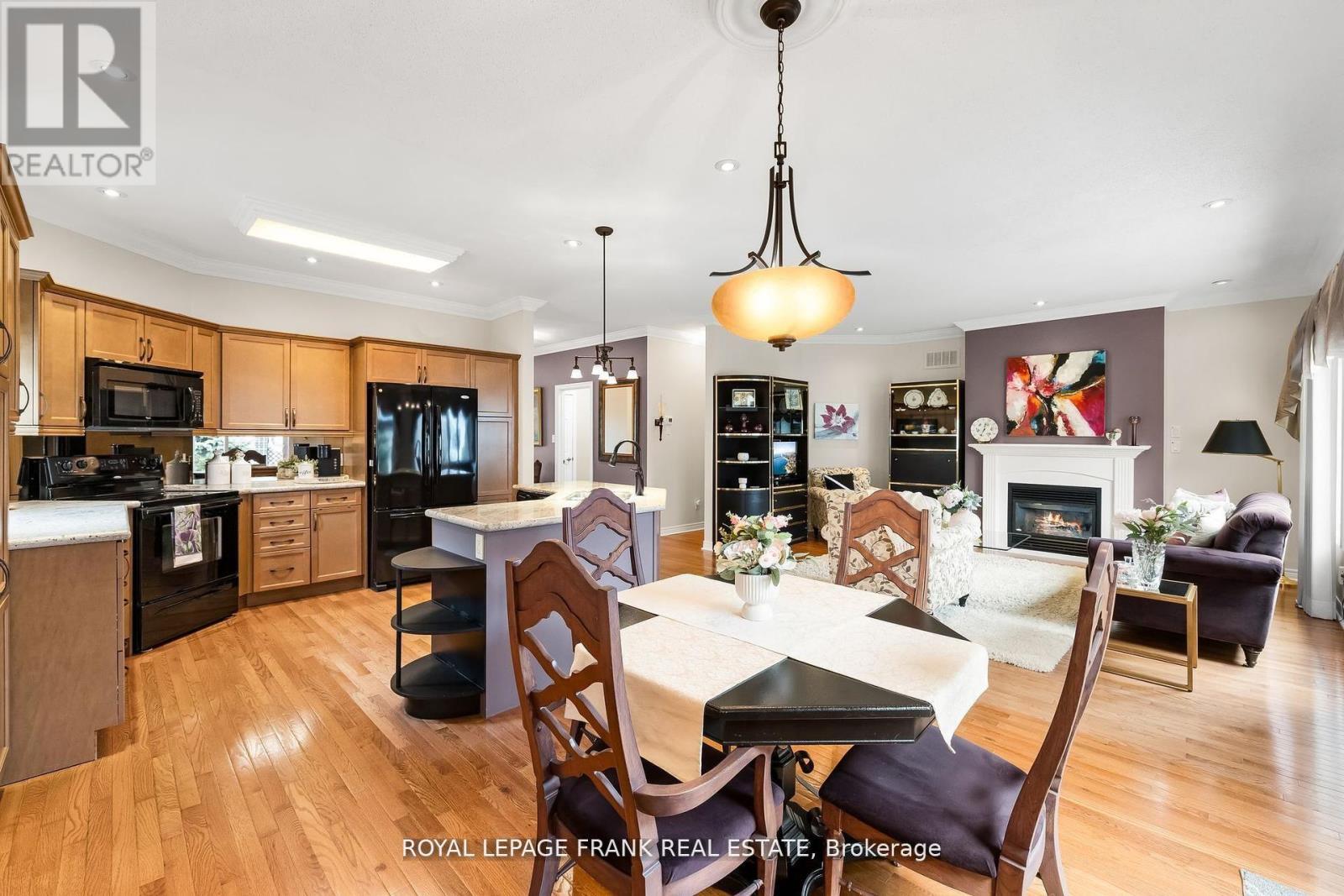 












26 KISSINGBRIDGE LANE

,
Clarington (Newcastle),




Ontario
L1B0B2


