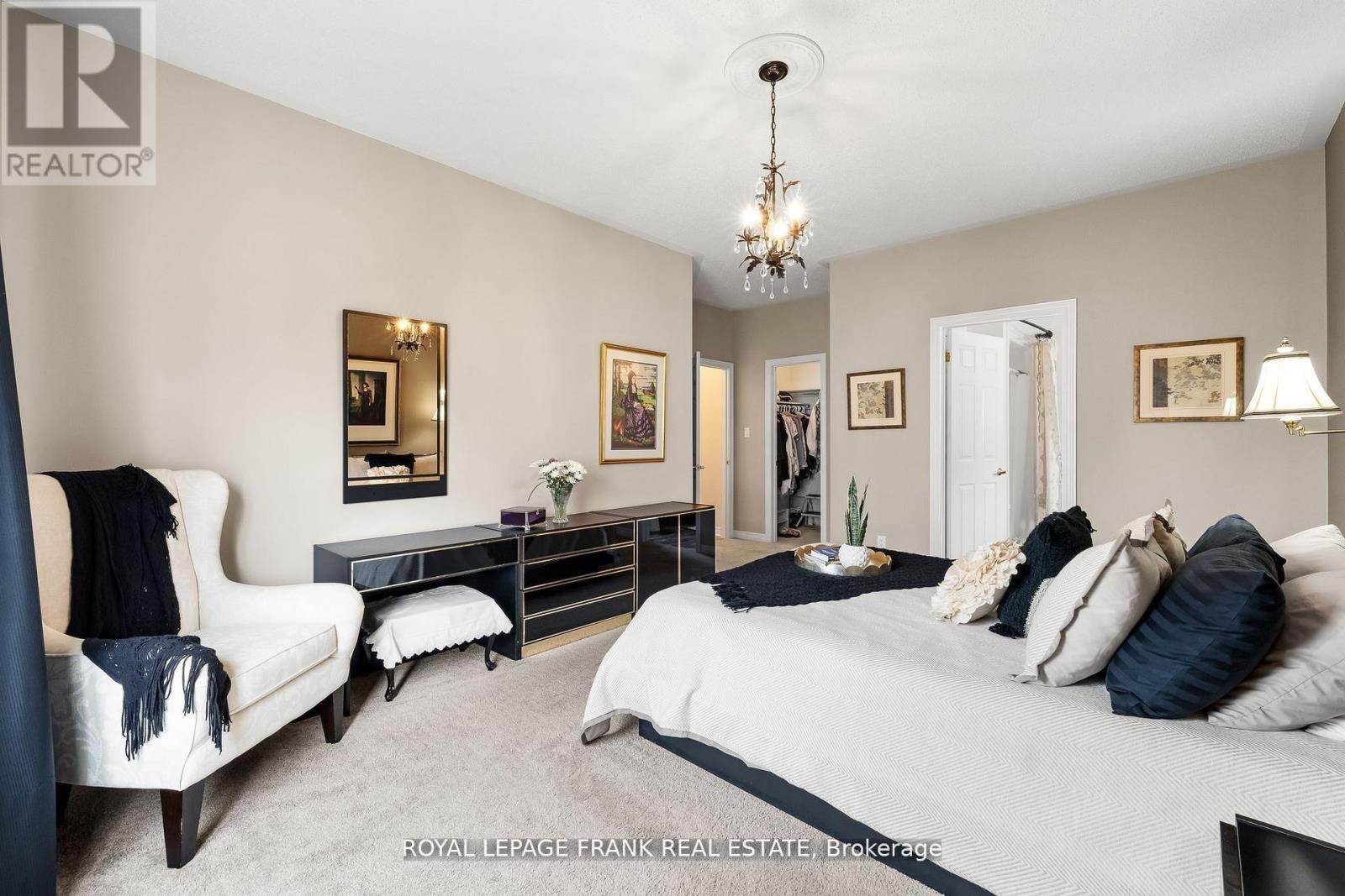 












26 KISSINGBRIDGE LANE

,
Clarington (Newcastle),




Ontario
L1B0B2

