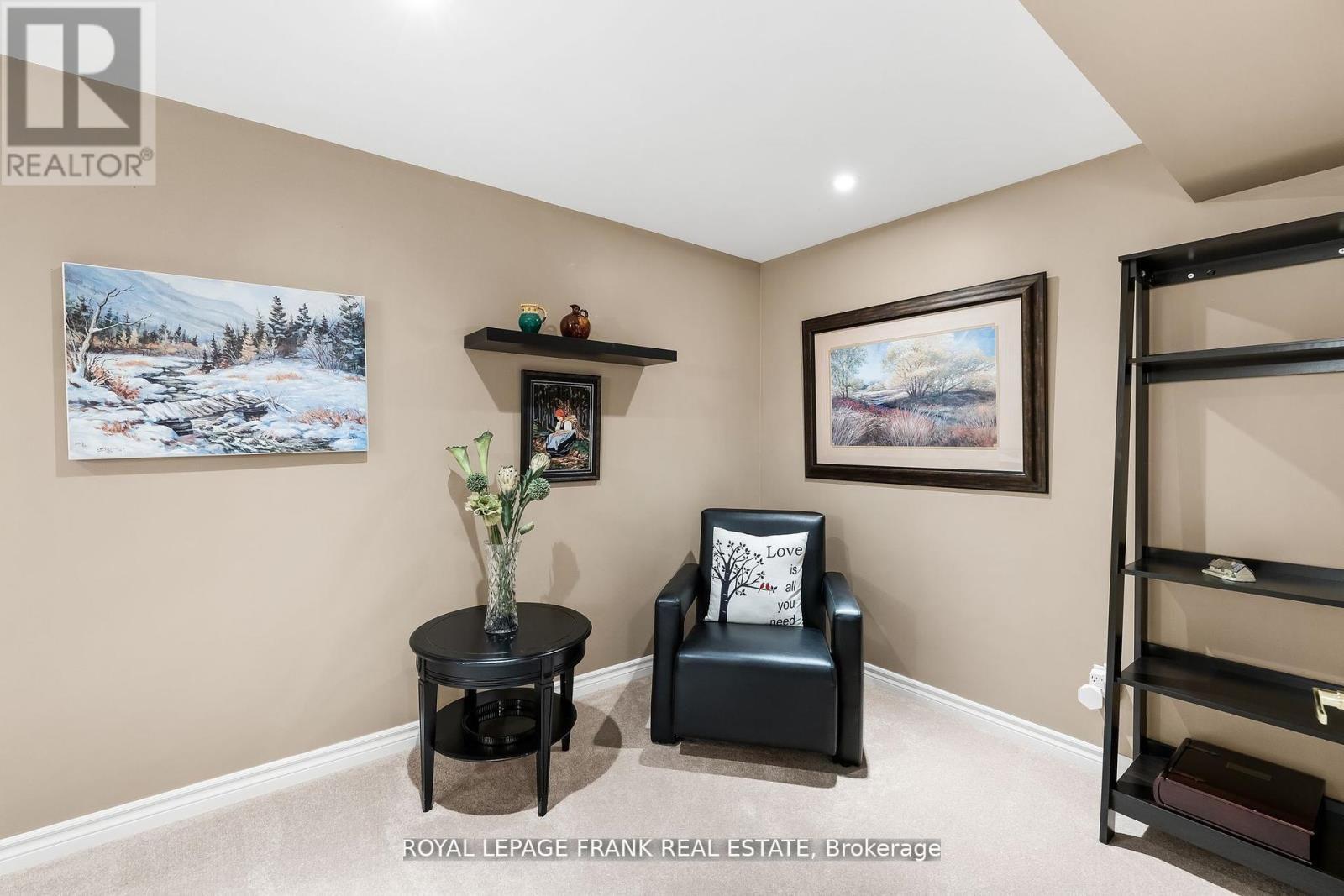 












26 KISSINGBRIDGE LANE

,
Clarington (Newcastle),




Ontario
L1B0B2

