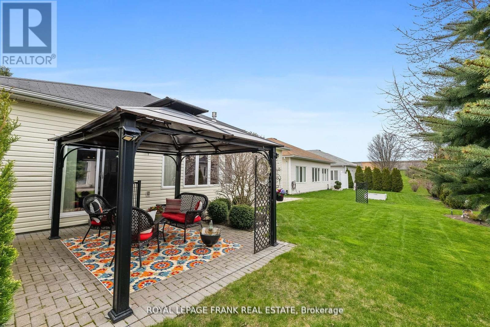 












26 KISSINGBRIDGE LANE

,
Clarington (Newcastle),




Ontario
L1B0B2

