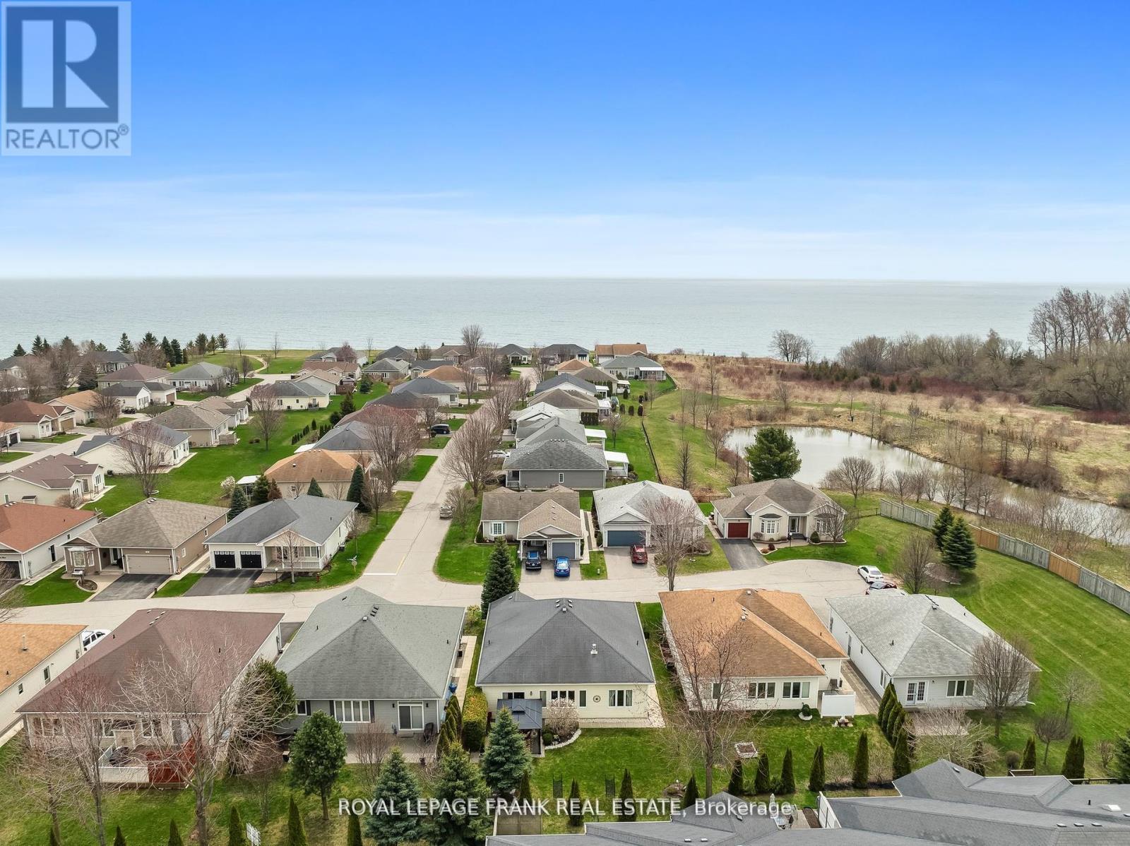 












26 KISSINGBRIDGE LANE

,
Clarington (Newcastle),




Ontario
L1B0B2

