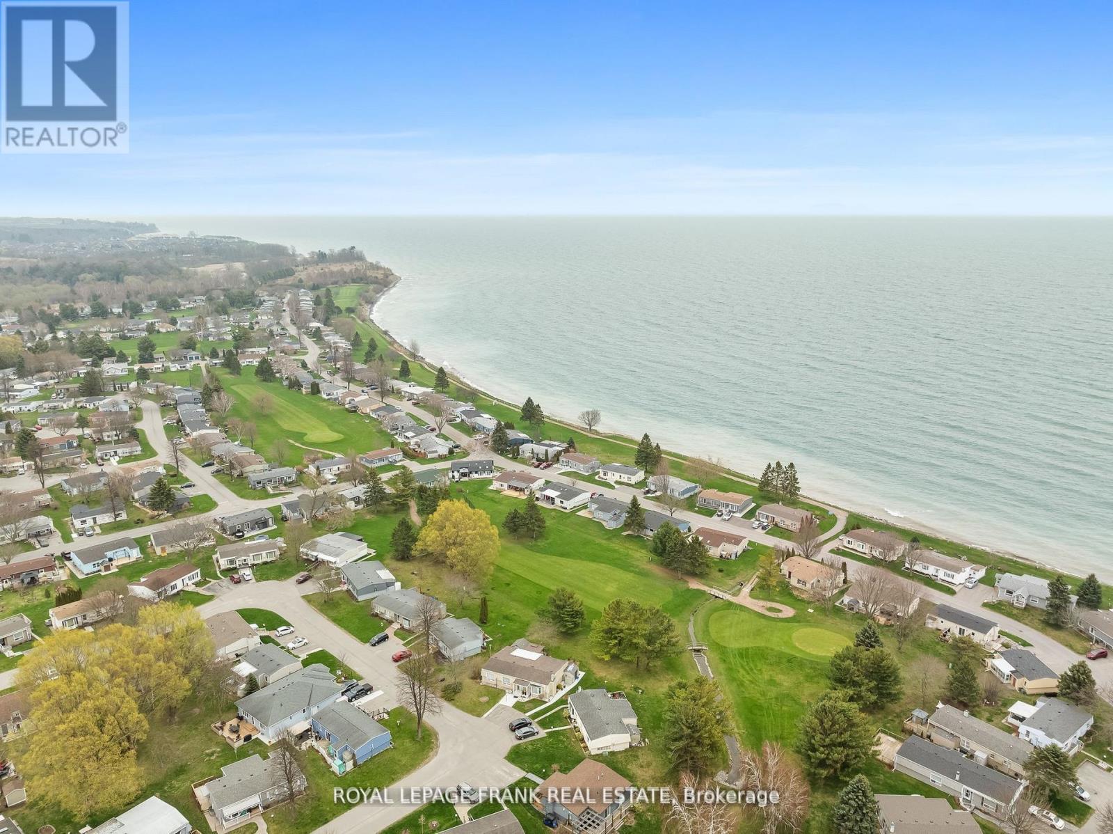 












26 KISSINGBRIDGE LANE

,
Clarington (Newcastle),




Ontario
L1B0B2

