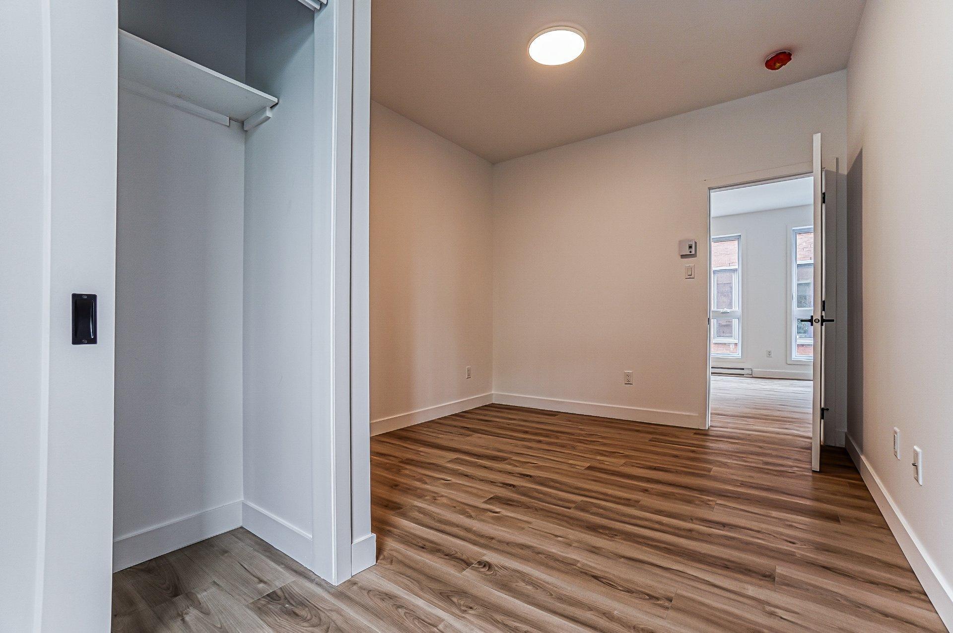 









10


Rue Vaudry

, B,
Sainte-Thérèse,




QC
J7E3B8

