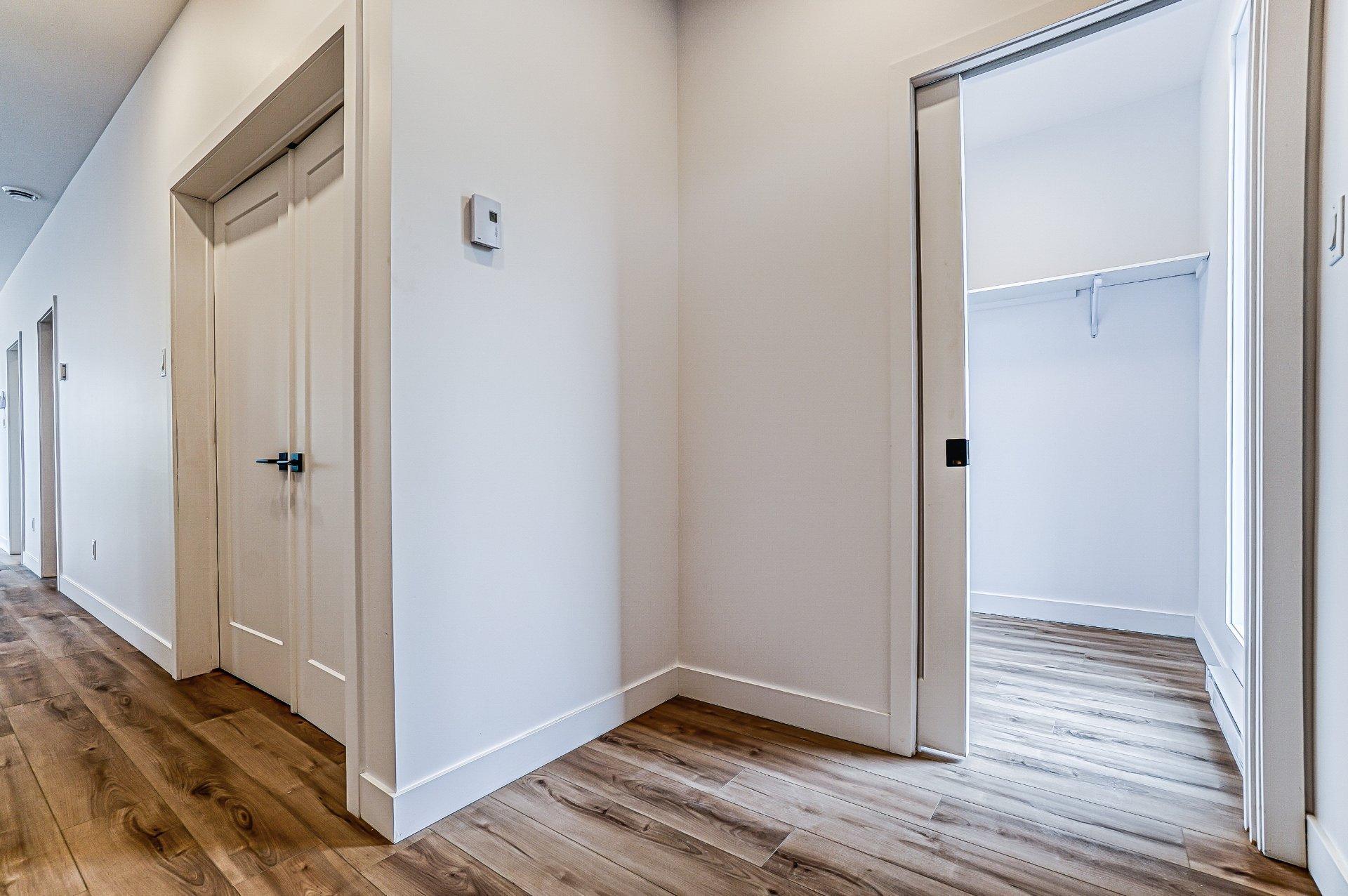 









10


Rue Vaudry

, B,
Sainte-Thérèse,




QC
J7E3B8

