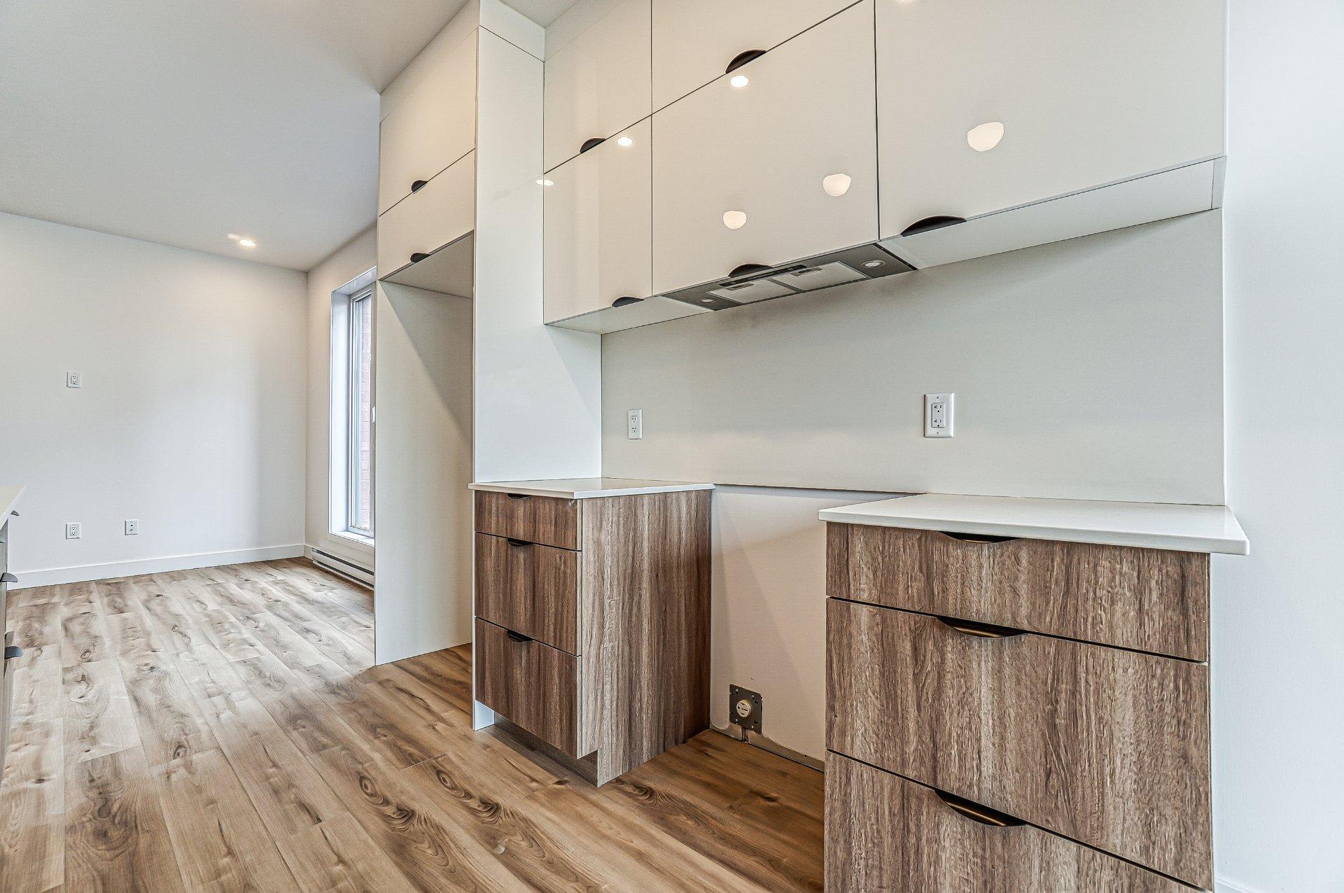 









10


Rue Vaudry

, B,
Sainte-Thérèse,




QC
J7E3B8

