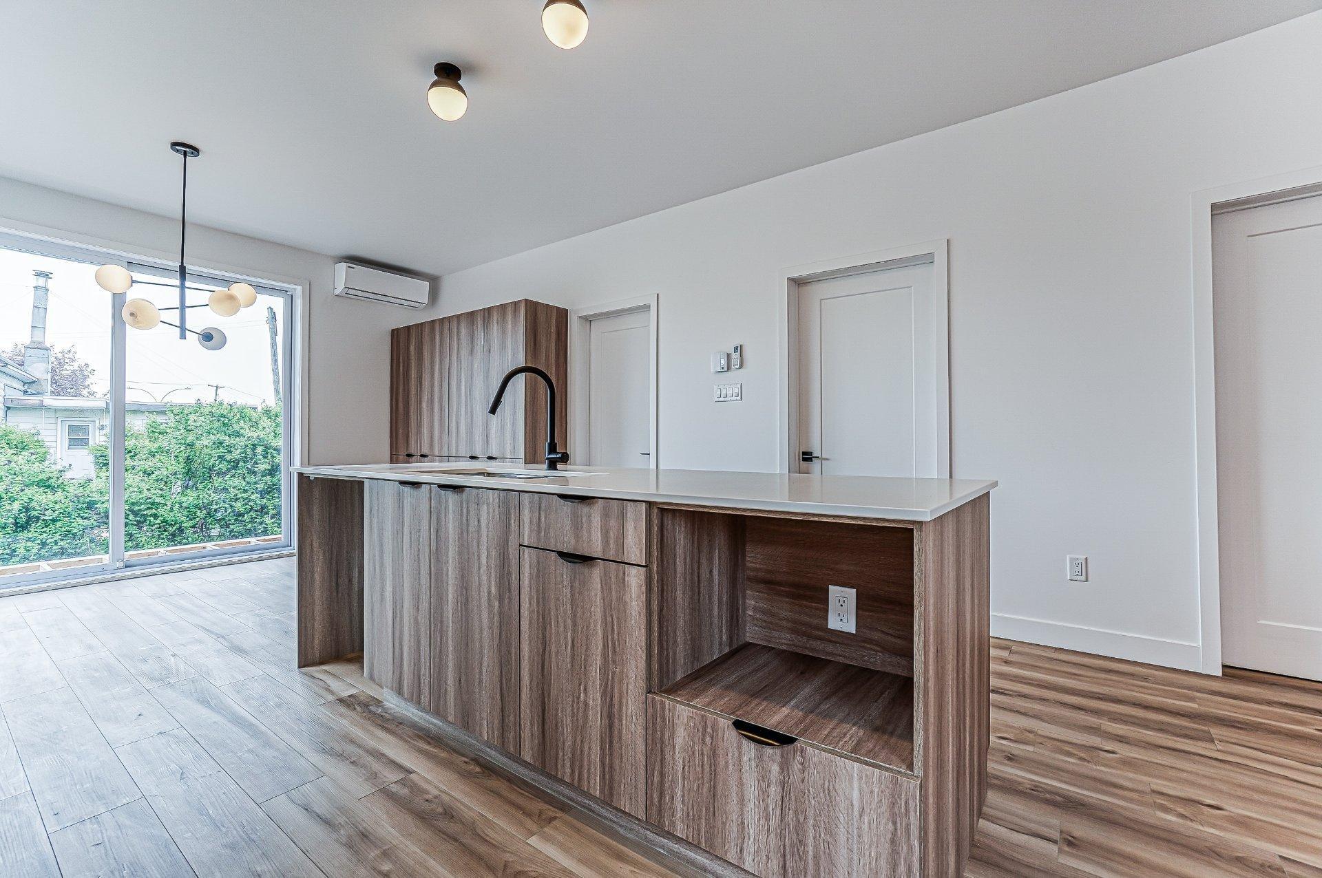 









10


Rue Vaudry

, B,
Sainte-Thérèse,




QC
J7E3B8

