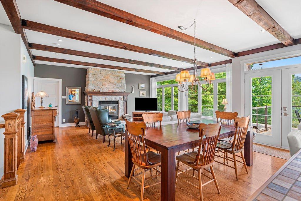 









1056


Ch. Morgan

,
Saint-Adolphe-d'Howard,




QC
J0T2B2

