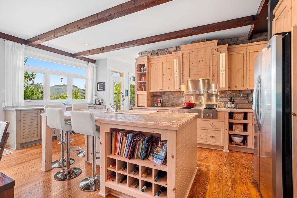 









1056


Ch. Morgan

,
Saint-Adolphe-d'Howard,




QC
J0T2B2

