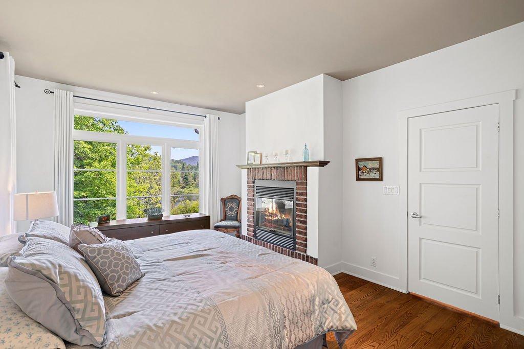 









1056


Ch. Morgan

,
Saint-Adolphe-d'Howard,




QC
J0T2B2

